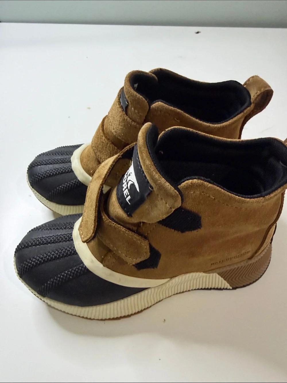 Sorel Kids Brown Suede and Black Rubber snow boots size 13